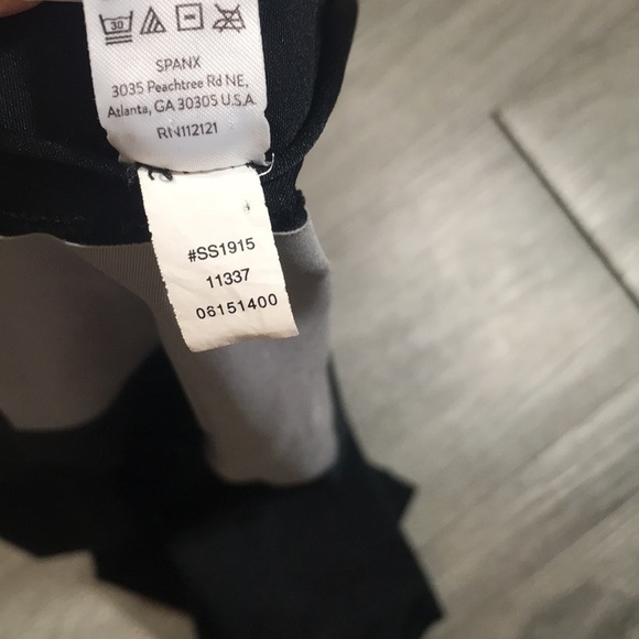 SPANX OnCore High Waist Mid-Thigh Black Shaper Shorts size S - Picture 9 of 9